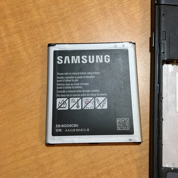 Broken Samsung - Picture 4 of 8